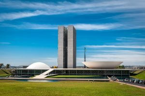 Desvendando os Bastidores do Poder: As Intrigas e Estratégias nos Corredores Políticos do Brasil