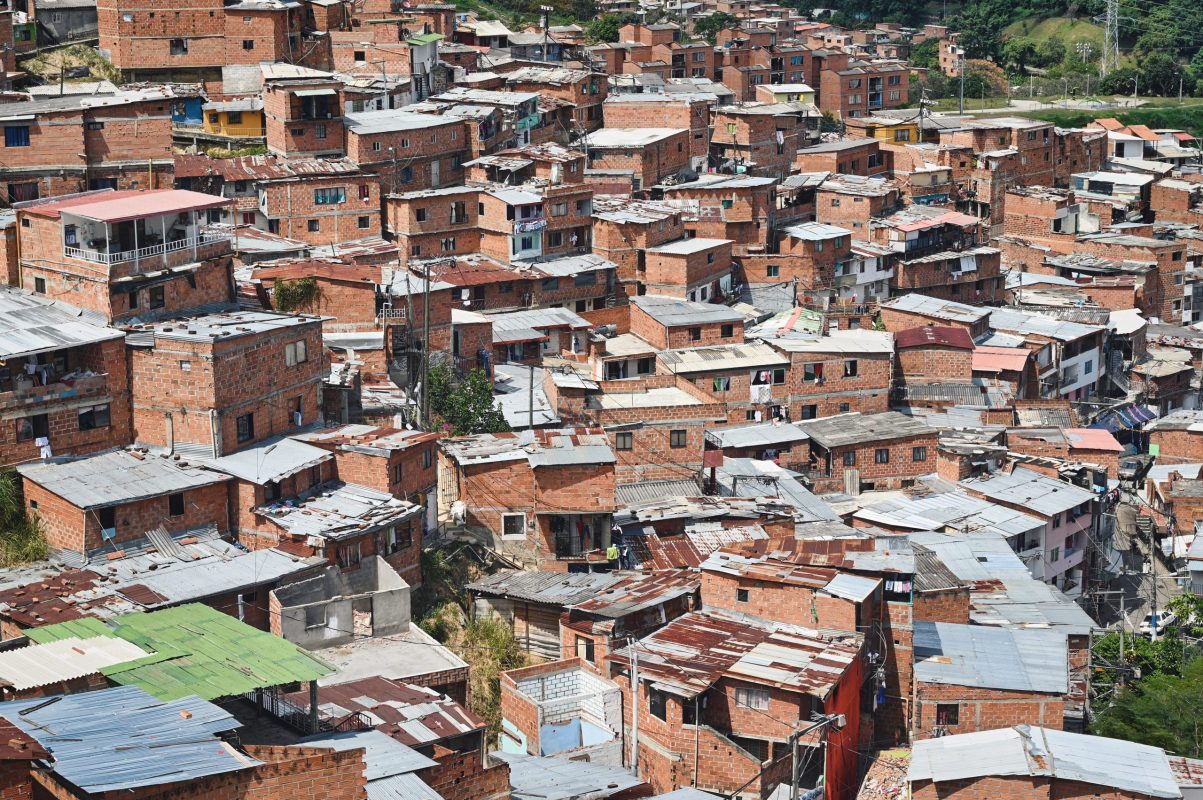 Crise Habitacional no Brasil: Um Olhar Empático e Soluções em Ação