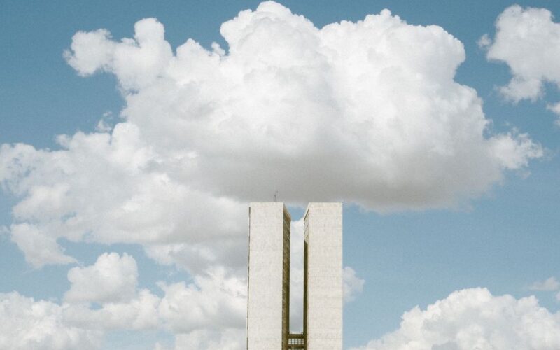 Decisões da Presidência: O Xadrez dos Vetos e MPs